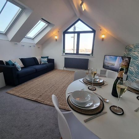 The Bunker-Luxe Central Falmouth Getaway With Stunning Sea Views Bagian luar foto