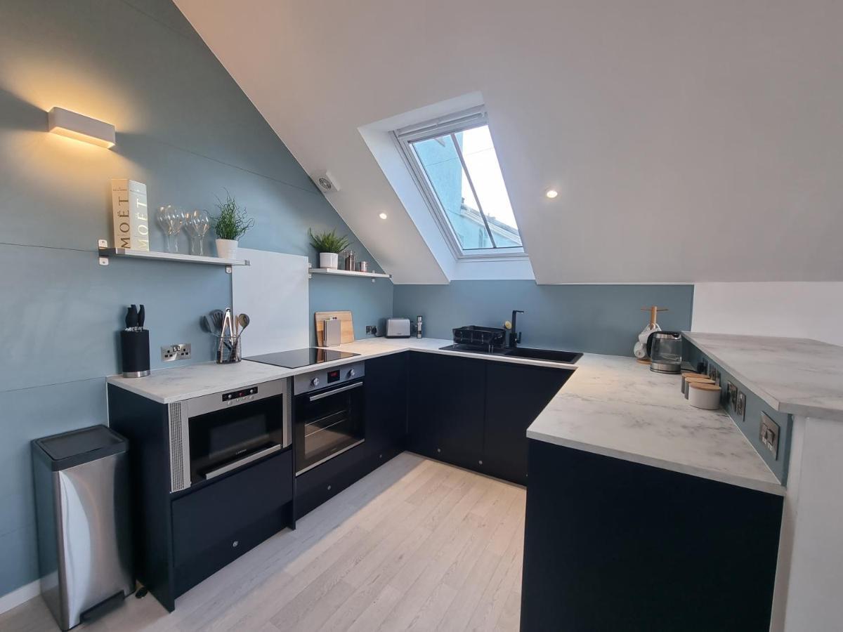 The Bunker-Luxe Central Falmouth Getaway With Stunning Sea Views Bagian luar foto