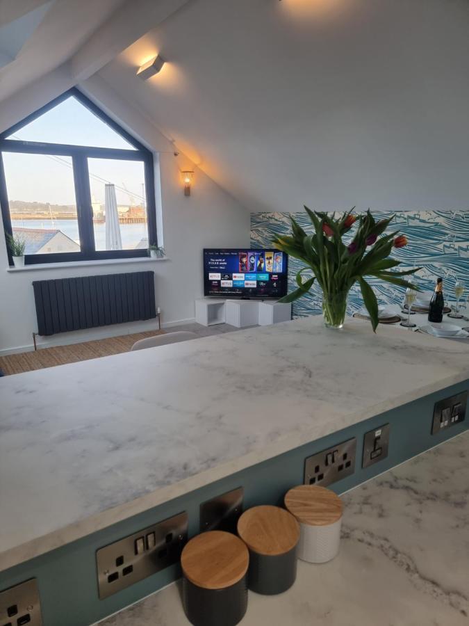 The Bunker-Luxe Central Falmouth Getaway With Stunning Sea Views Bagian luar foto
